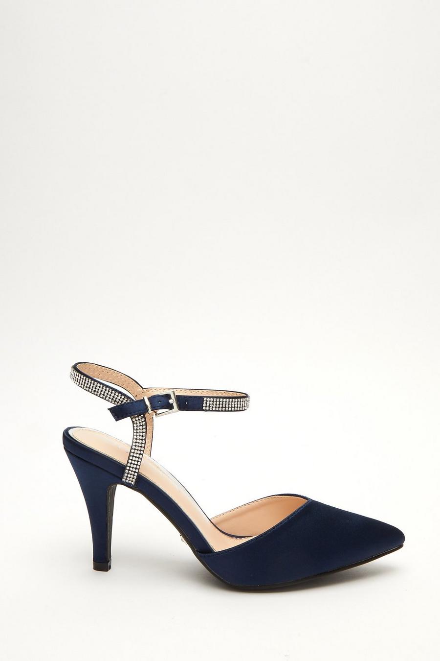 Wide fit court shoes hotsell with strap