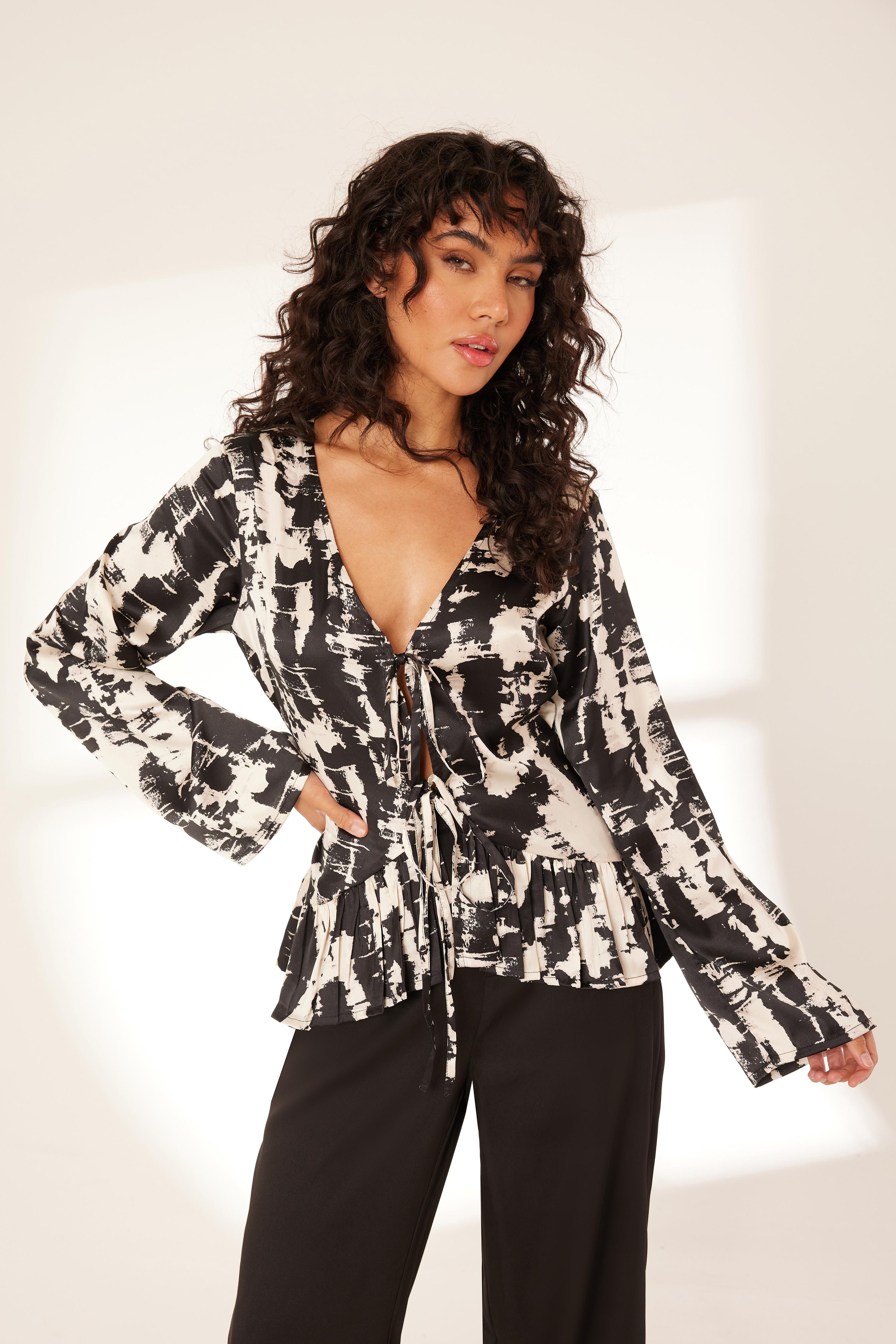 Buy Women Black Print Casual Top Online - 799402